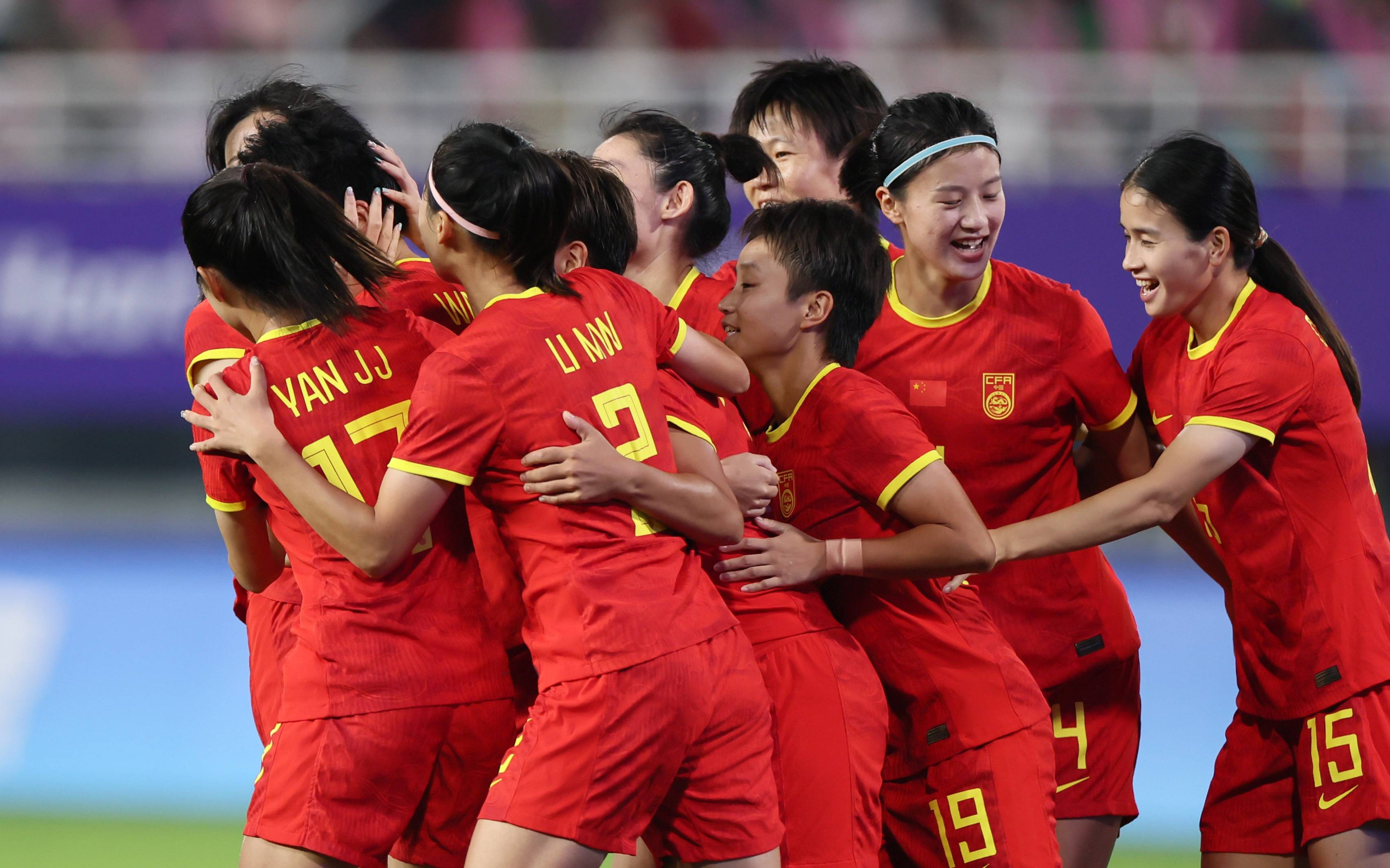 PG电子线上登入-全国女足比赛中，中国队大胜对手进前八