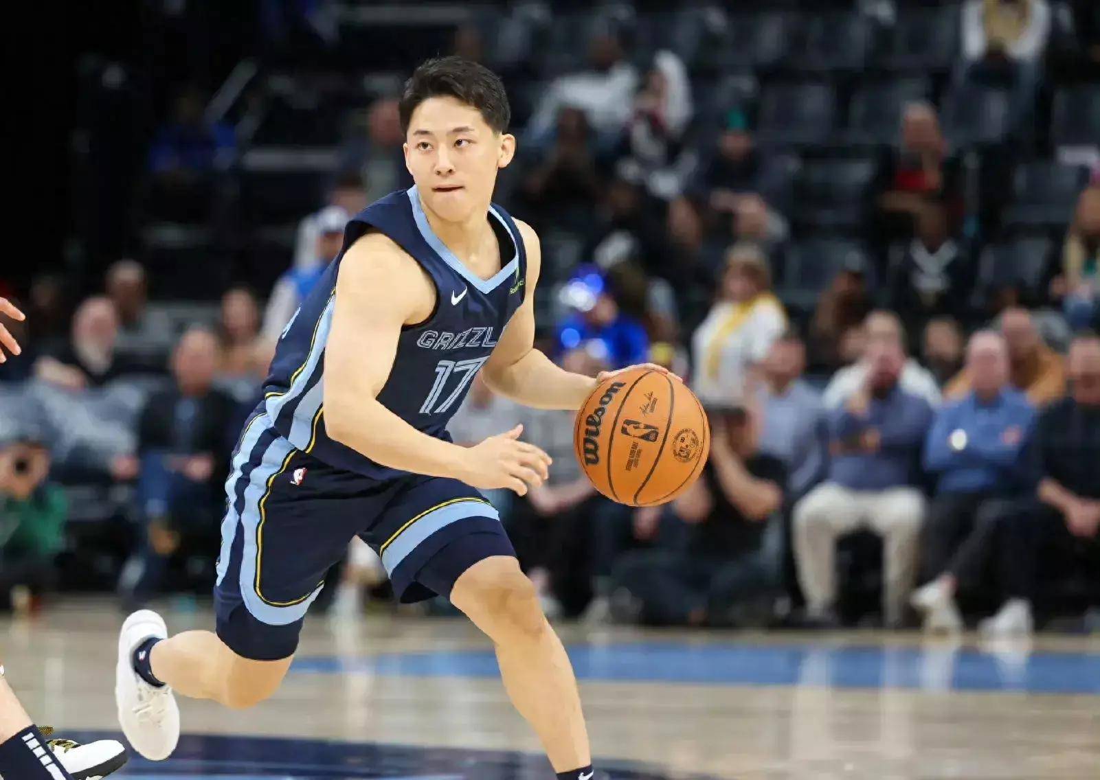 一支实力强劲的篮球队伍在男子职业联赛中崭露头角