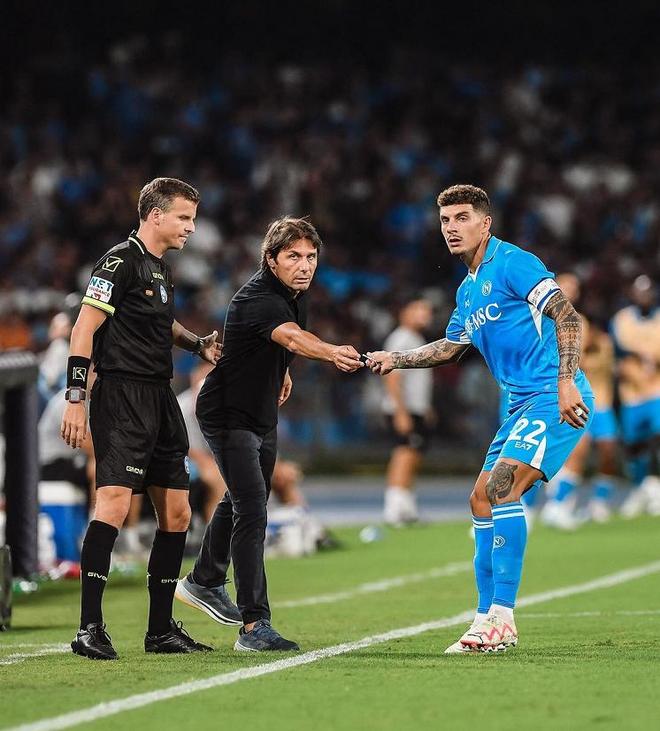 包含那不勒斯中场秀出彩传，助攻帮助球队赢球的词条