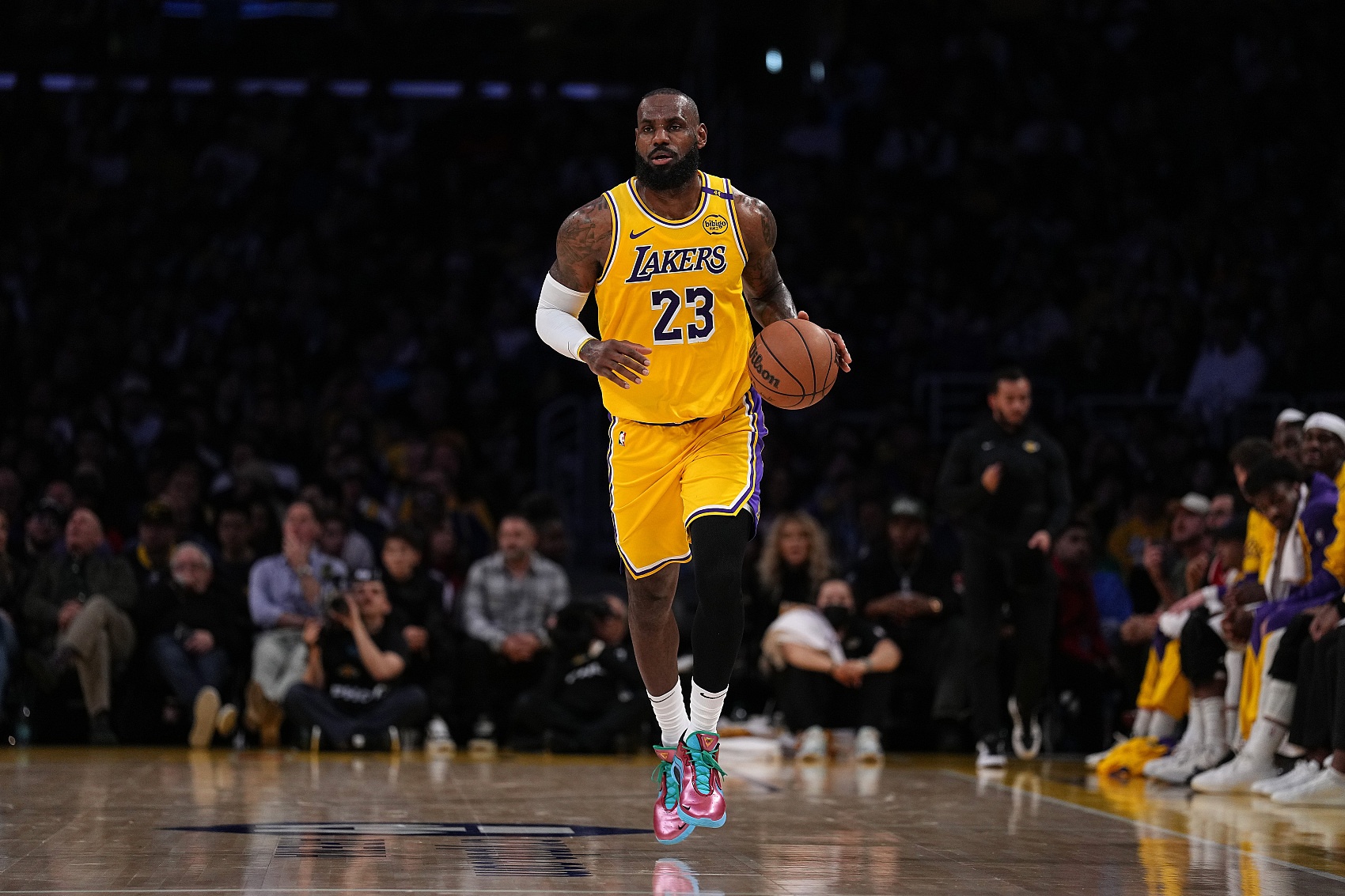 PG电子试玩-包含湖人在客场击败奇才，取得三连胜的词条