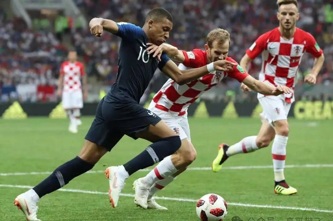 奥格斯堡球员伤愈归队，备战下一场比赛