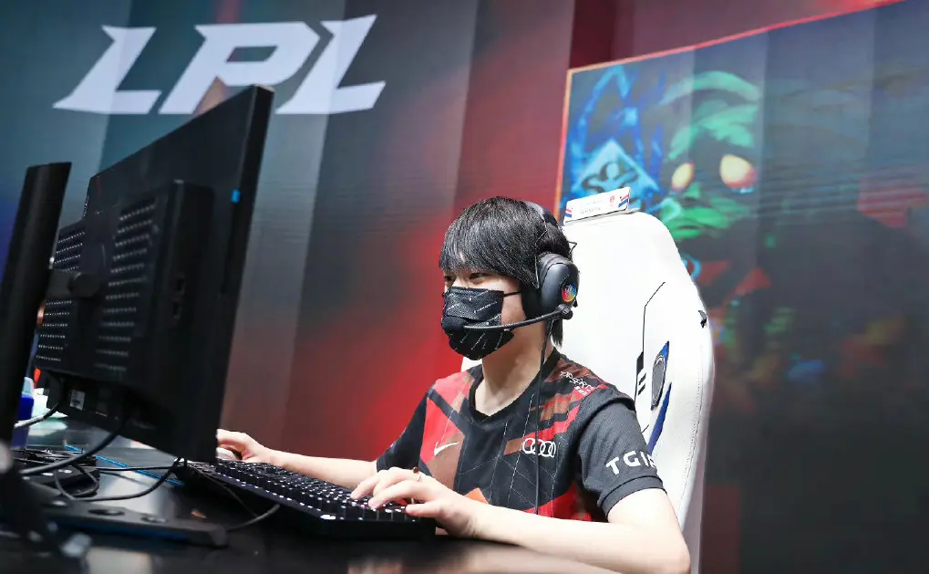 PG电子试玩官网-FNC绝杀RNG，Xiaohu关键团战开团秒人激烈交锋全球总决赛，成为赛场最大亮点的简单介绍