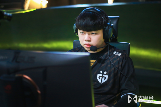 DRX险胜100T，Ming极限生还后反打宿敌对决八强赛，锁定晋级资格