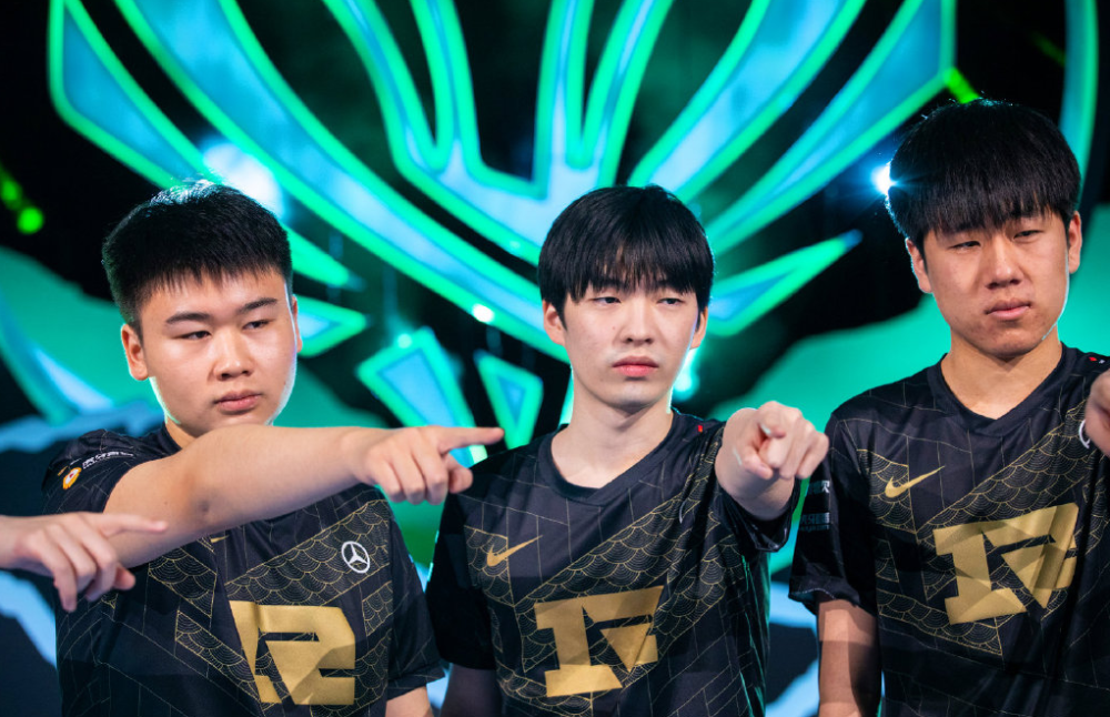 TL险胜PSG，Bin拿下关键大龙激烈交锋四强赛，成为赛场最大亮点