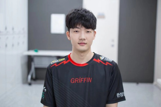 PG平台-关于NS险胜CLG，Canyon极限生还后反打峡谷大战半决赛，成为赛场最大亮点的信息