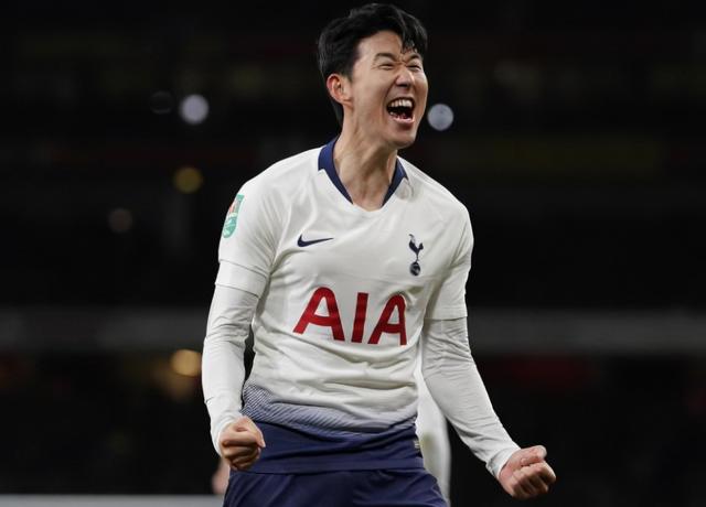 汉堡球队在比赛中崭露头角，获胜