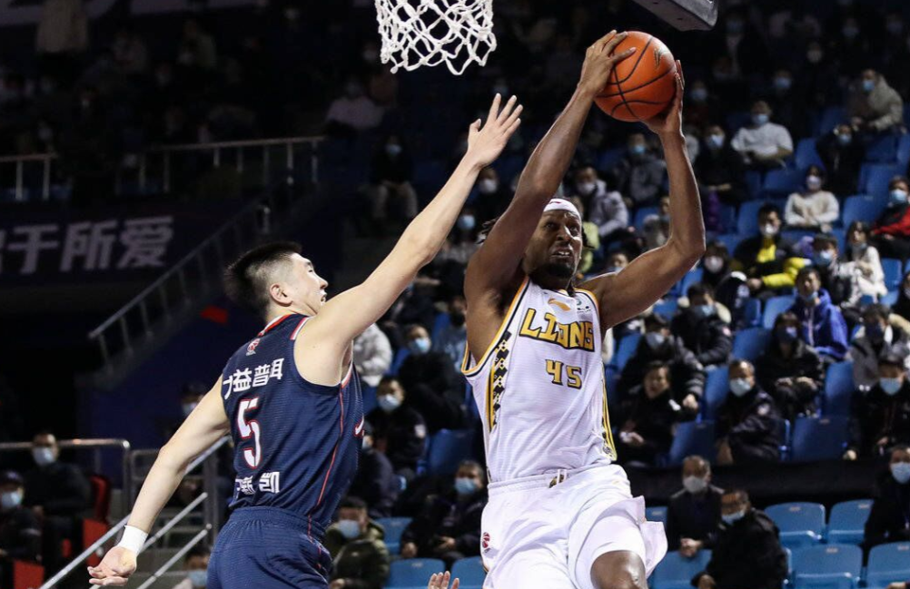 铁人队内部团结一致,季后赛实力更上一层楼 铁人队内部团结一致,季后赛实力更上一层楼