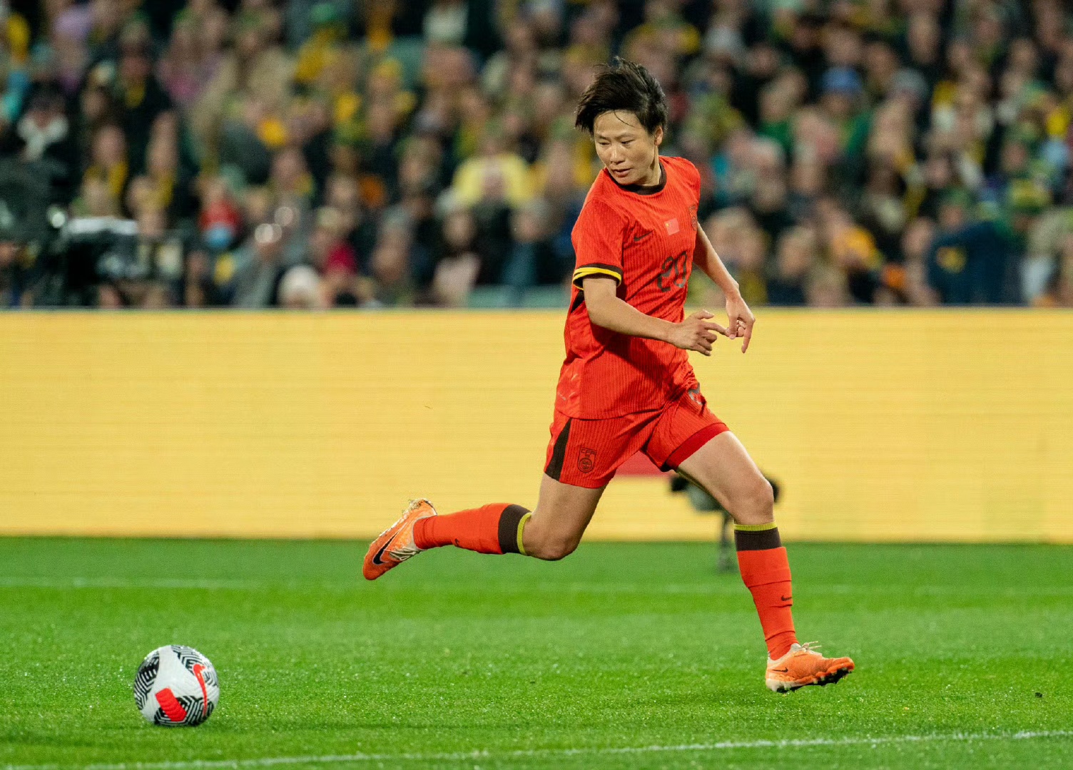 梅开二度！日本女足大将踢出精彩表现